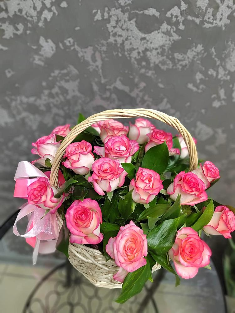 Цветочная композиция из Розы в корзине в Рощино Челябинская область