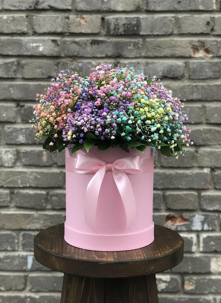 Цветочная композиция из Гипсофила и Розы в шляпной коробке в Рощино Челябинская область