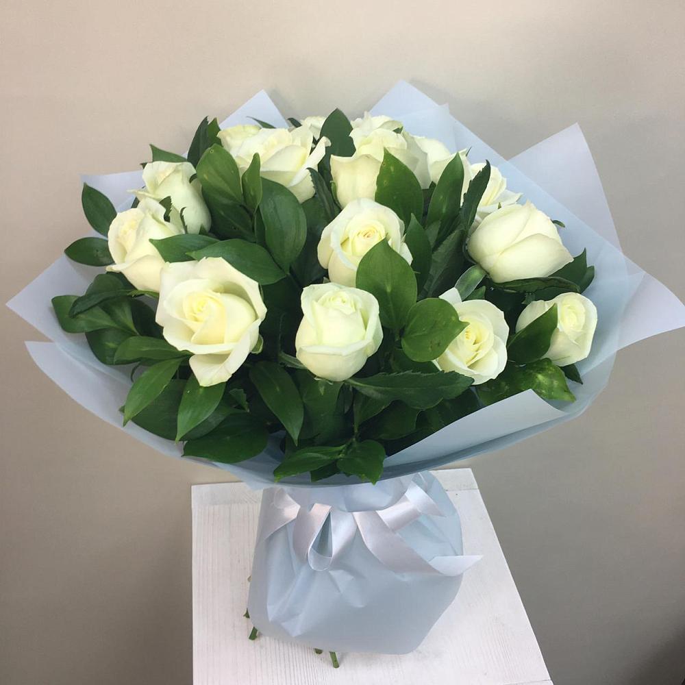 Букет 15 Белых роз Проуд в Рощино Челябинская область