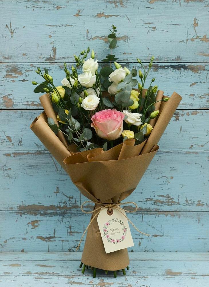 Букет цветов из: Розы и Лизиантусы в Рощино Челябинская область