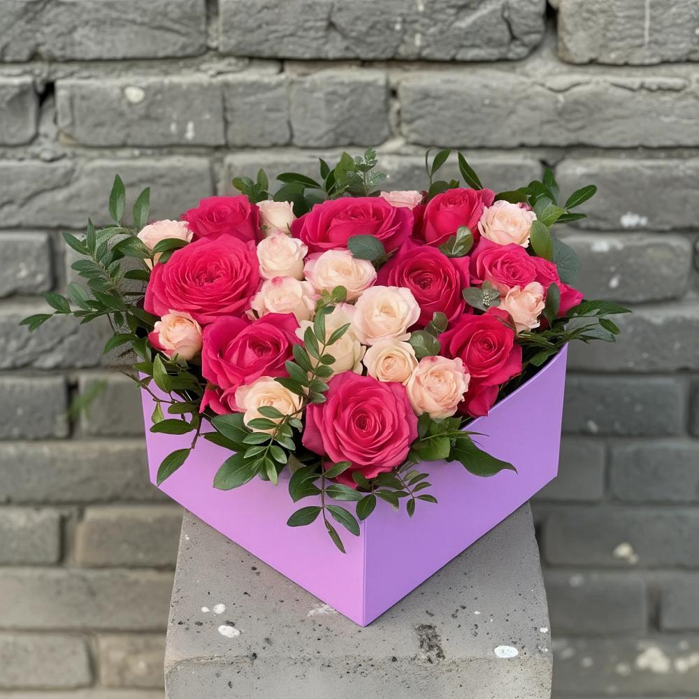 Цветочная композиция из Розы в коробке в Рощино Челябинская область