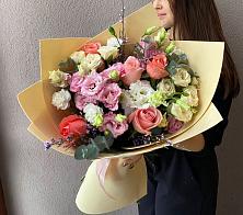 Букет цветов из:  Розы, Лизиантусы и Гвоздики #REPLACE_PRED# Рощино Челябинская область