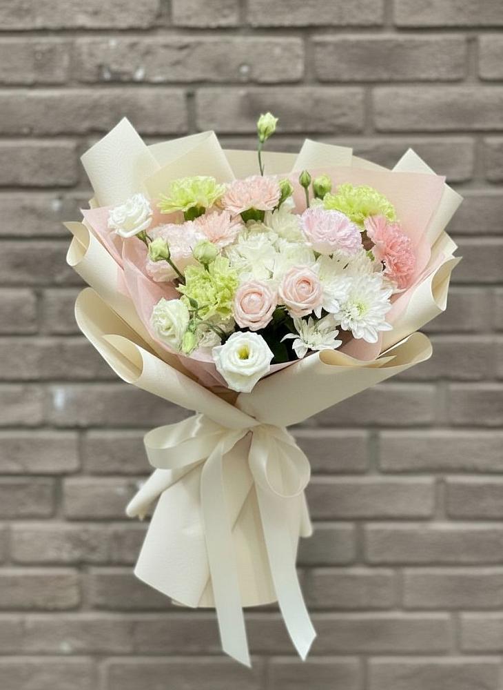 Букет цветов из: Гвоздики, Розы, Лизиантусы и Хризантемы в Рощино Челябинская область