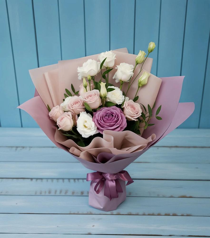 Букет цветов из: Розы и Лизиантусы в Рощино Челябинская область